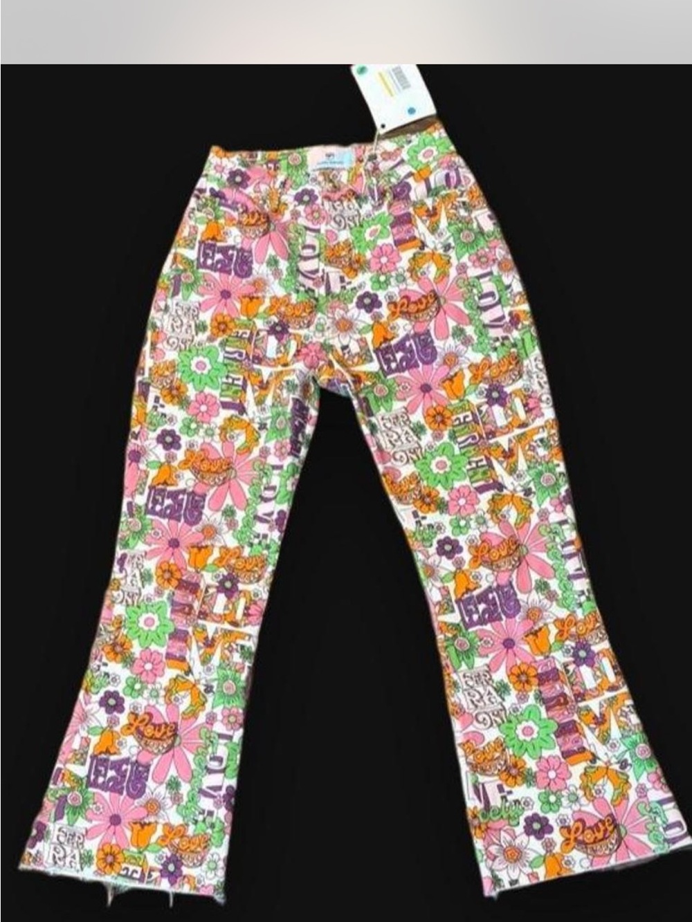 Chiara Ferragni love fiercely flared cut off jeans